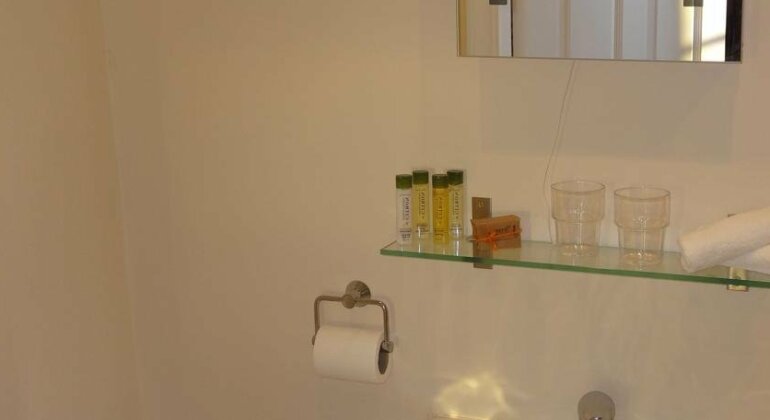 Ford Village Bed & Breakfast - Photo3