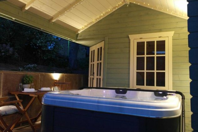 The Snug With Hot Tub - Photo5