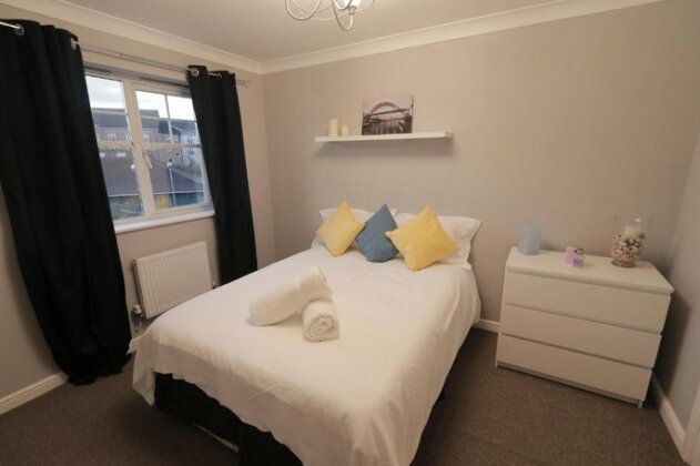Modern City Townhouse In Newcastle Perfect For Large Groups All Wanting To Stay Under One Roof Just - Photo2