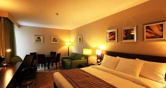 Courtyard by Marriott London Gatwick Airport - Photo2