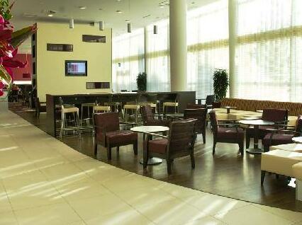 Courtyard by Marriott London Gatwick Airport - Photo4