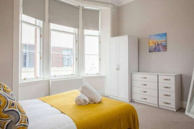 Bright 3 Bedroom Apartment in City Centre - Photo3