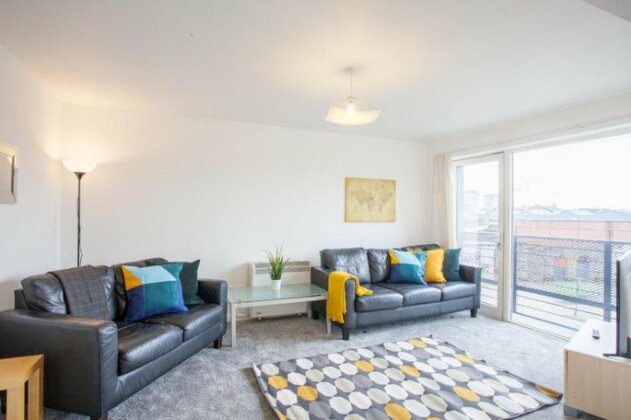 Bright and Modern 2 Bedroom City Apartment - Photo2