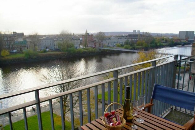 Glasgow City Centre Apartment with River Clyde Views - Photo2