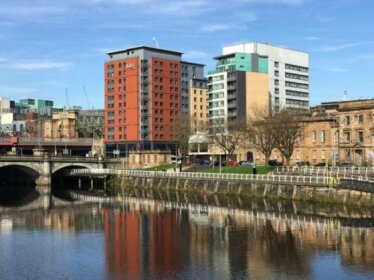 Glasgow City Centre Apartment with River Clyde Views