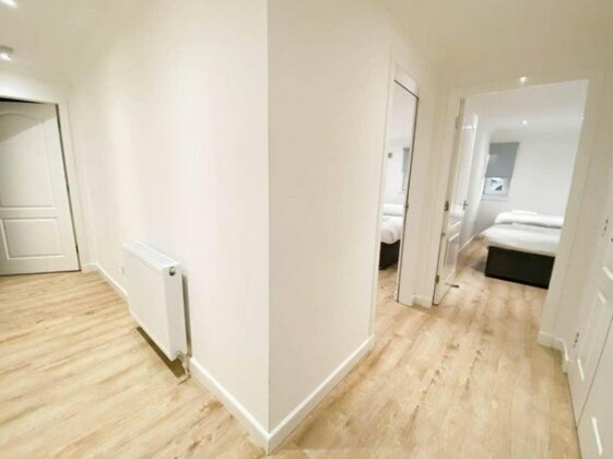 Large Modern 3 Bedroom Apartment - Free Parking - Photo4