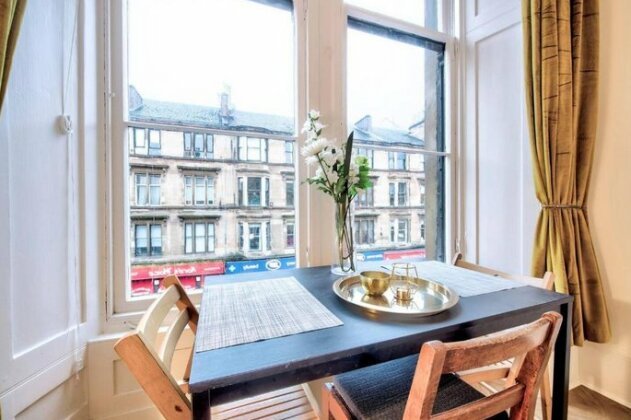 Modern Chic 2bed Apt on Byres Road - Photo2