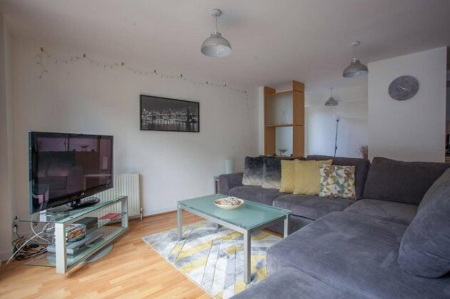 Stunning 2 bed flat with parking in heart of city - Photo5