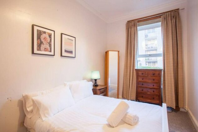 Stylish + Modern tenement flat close to City Centre