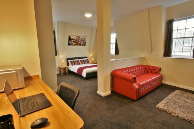 Central Hotel Gloucester by RoomsBooked