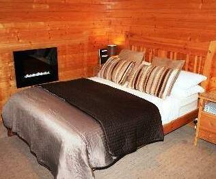 Cypress Log Cabins Accommodation