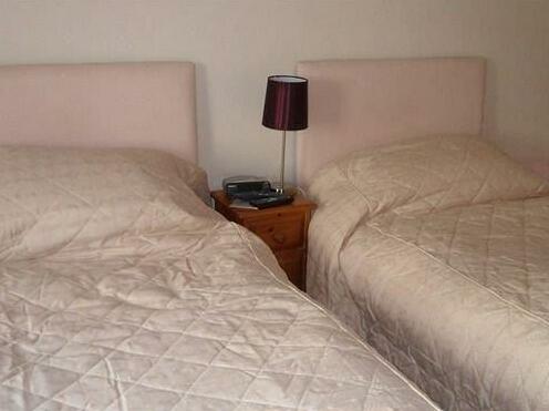 Porchfield Bed & Breakfast - Photo4