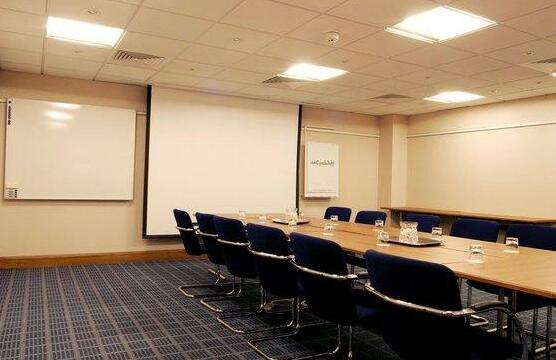 Holiday Inn Guildford - Photo3