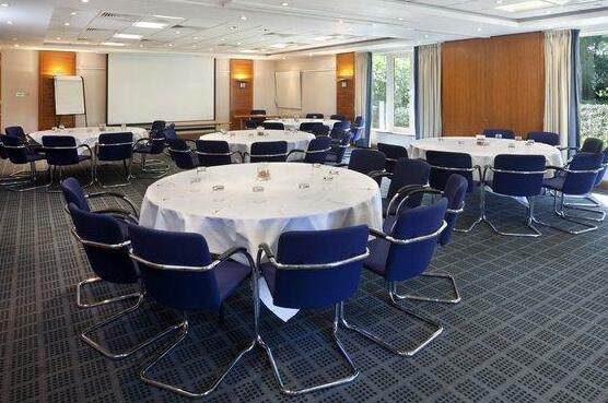 Holiday Inn Guildford - Photo4