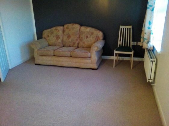 Quiet double rooms near Tesco superstore - Photo2