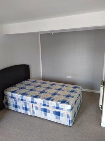 Quiet double rooms near Tesco superstore - Photo3