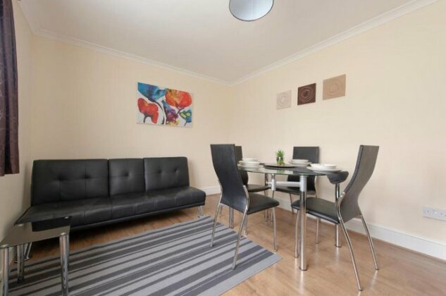 Serviced Accommodation near London and Stansted - 3 bedrooms - Photo2