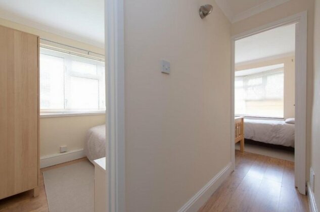 Serviced Accommodation near London and Stansted - 3 bedrooms - Photo5