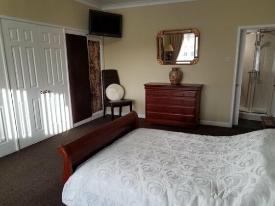 The Mayfair Lodge & Family Suite - Photo3