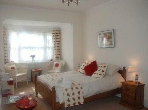 Tudor Rose Bed and Breakfast - Photo4