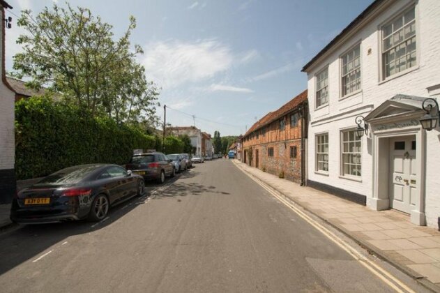 Stylish Luxury Apartment in The Centre of Henley