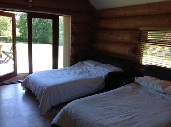 Lyne View Log Cabin - Photo2