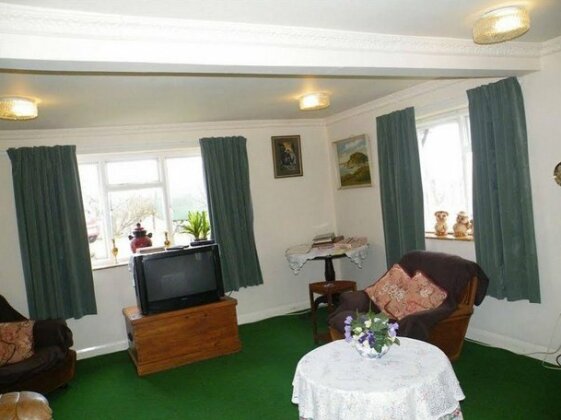 The White Cottage Bed & Breakfast - Photo2