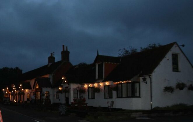 The May Garland Inn - Photo2