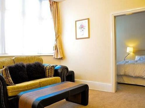 Gatwick Inn Hotel - Photo3