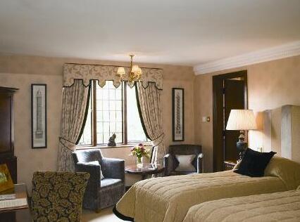 Langshott Manor - Luxury Hotel Gatwick - Photo4