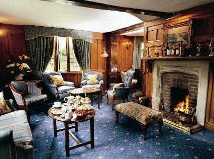 Langshott Manor - Luxury Hotel Gatwick - Photo5