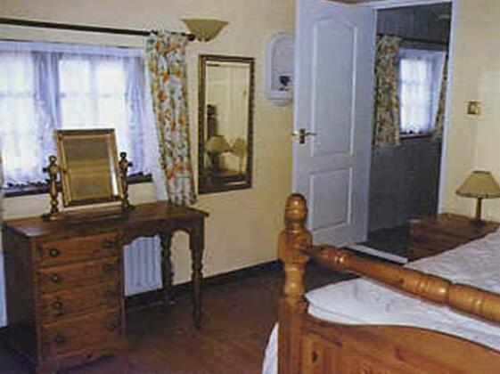 Thatch Cottage Guest House - Photo4