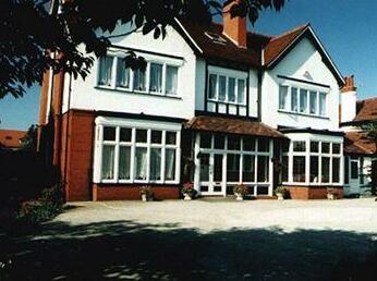 Wirral Lodge Guest House - Photo3