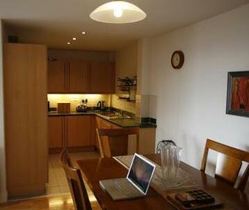 Queens Court Serviced Apartment - Photo3