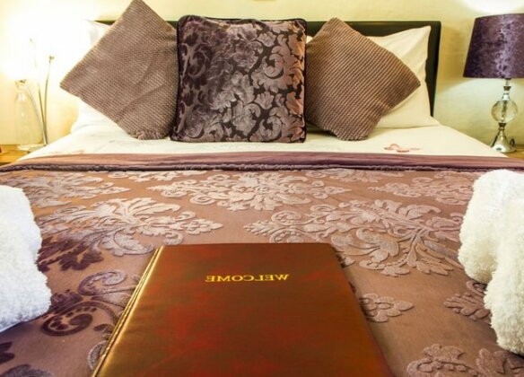 Crown Hotel Guesthouse - Photo2