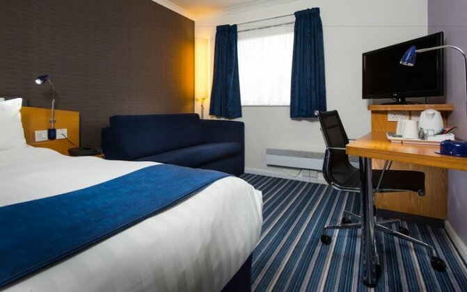 Holiday Inn Express Inverness - Photo3