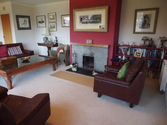 Home Comforts in Peaceful 2 Acres - Photo4