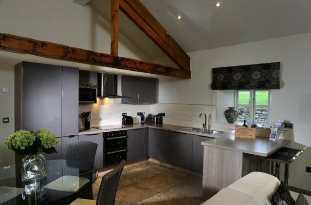 Contemporary Barn Conversion in Stunning Setting - Photo4