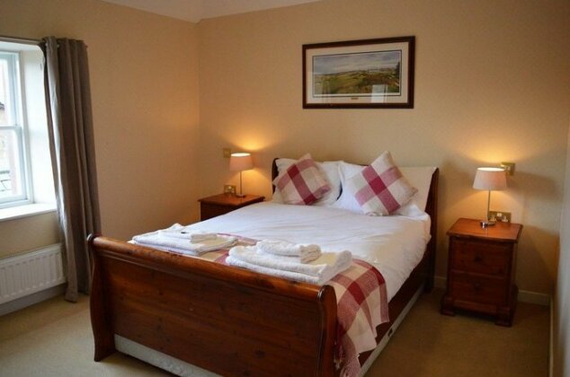 Airlie Arms Hotel - Photo2
