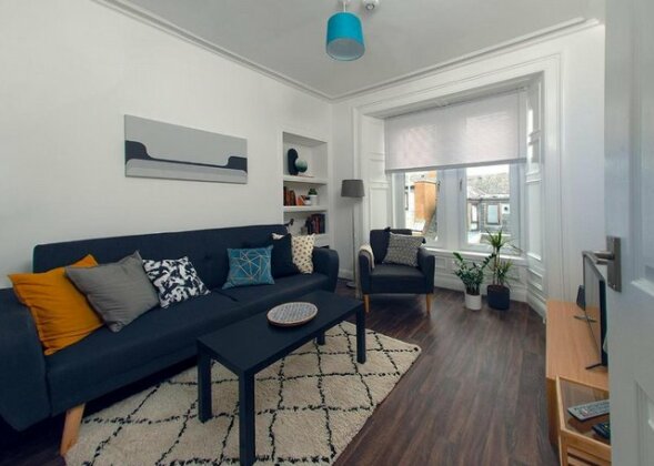 NEW 1BD Close to Ocean Flat in the Centre of Largs - Photo2