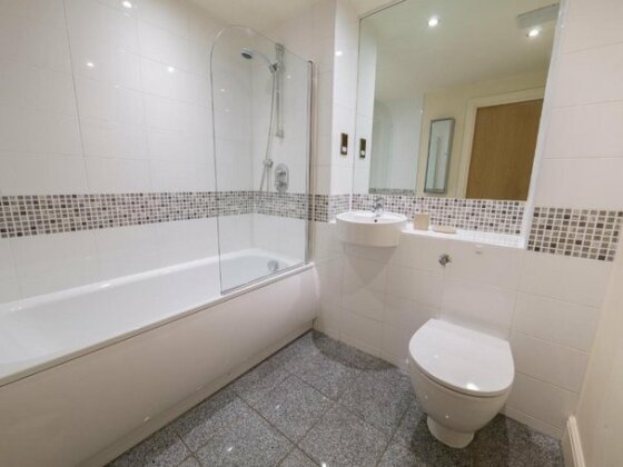 Leamington Spa 1 Bed Luxury Serviced Apartment - Photo2