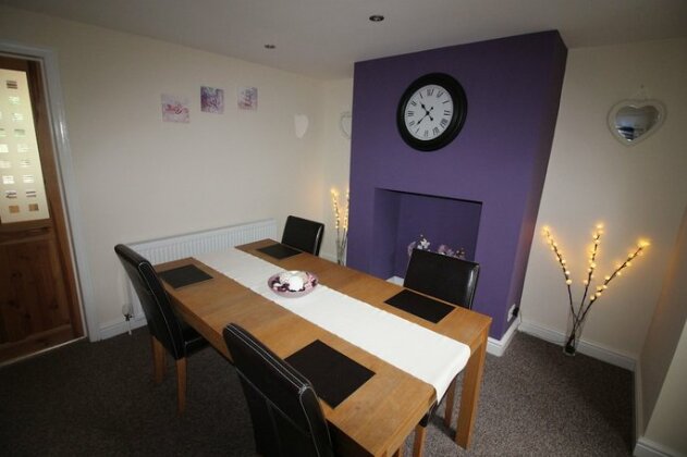3 Bed House In Leeds - Photo5