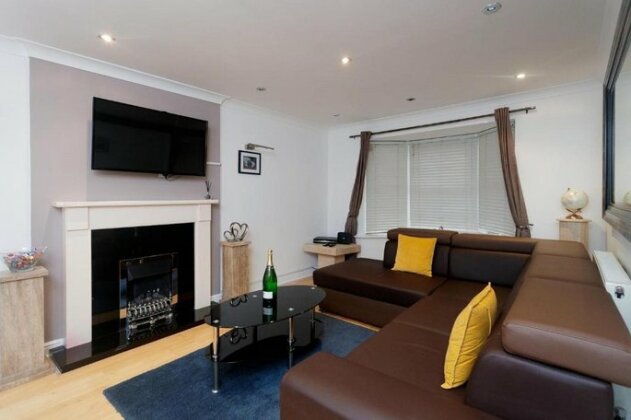 Leeds Townhouse Apartments 7 Beds in 4 Bedrooms - Photo2
