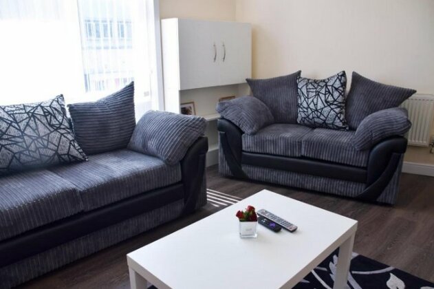 Central 2 Bed Apartment 2 - Photo2
