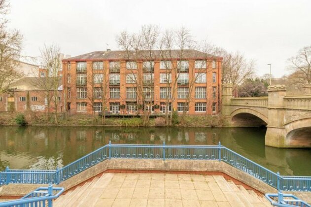 Large Apartment With Beautiful Canal Views of City - Photo3
