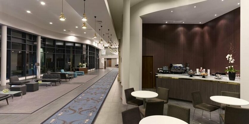 DoubleTree by Hilton Lincoln - Photo2