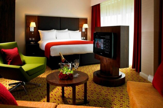 Lingfield Park Marriott Hotel & Country Club - Photo3