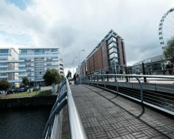 2 Bed Luxury Dockland Apartment
