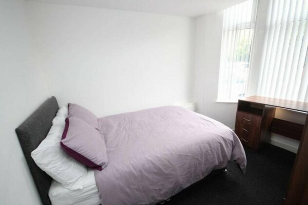 6 Bed House Liverpool - Photo3