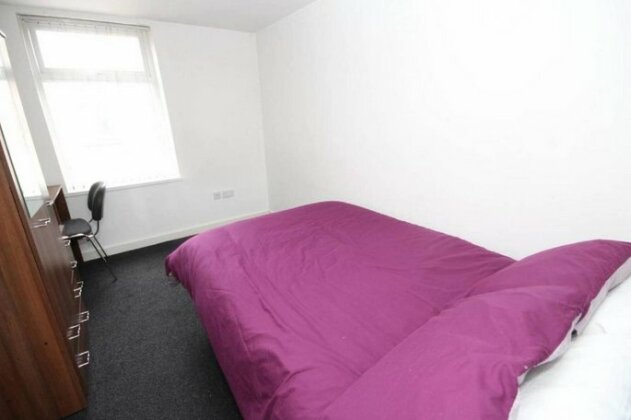 6 Bed House Liverpool - Photo4